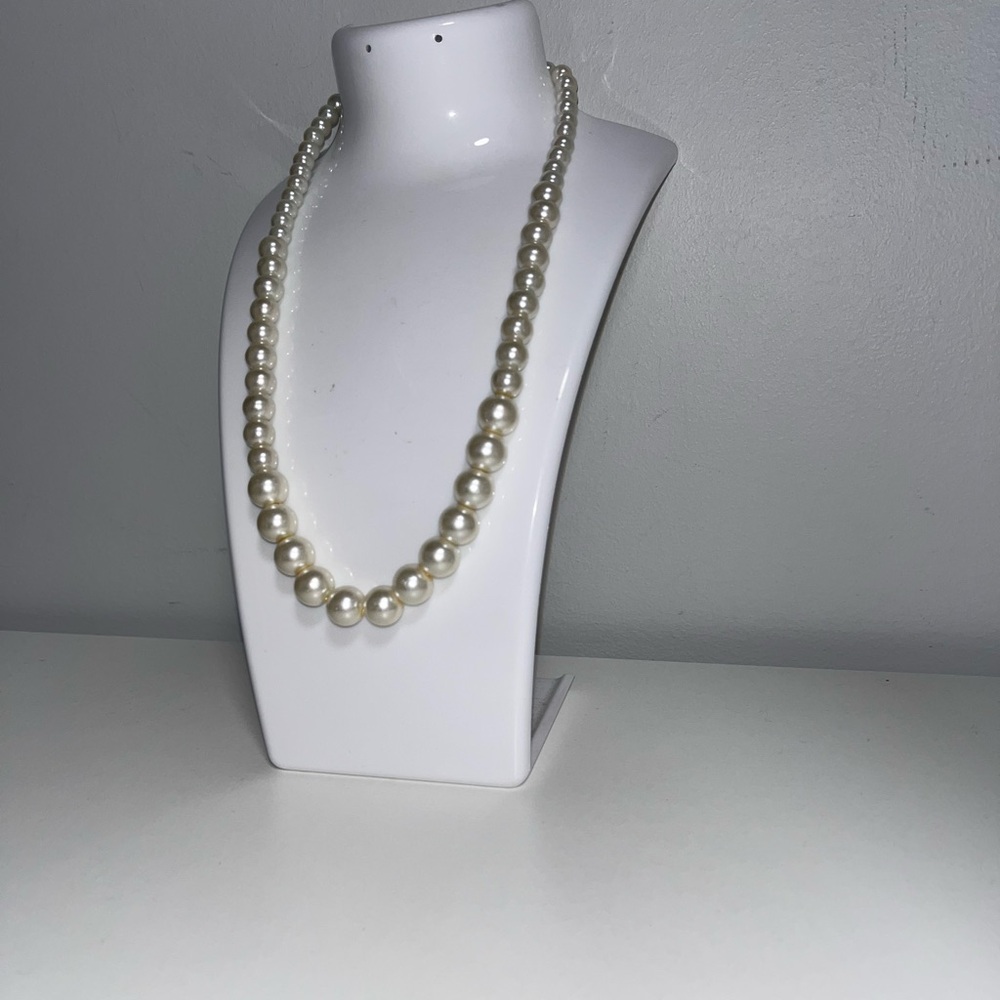 Fashion Jewelry White Pearl Strand Necklace - Women Jewelry - Picture 5 of 9